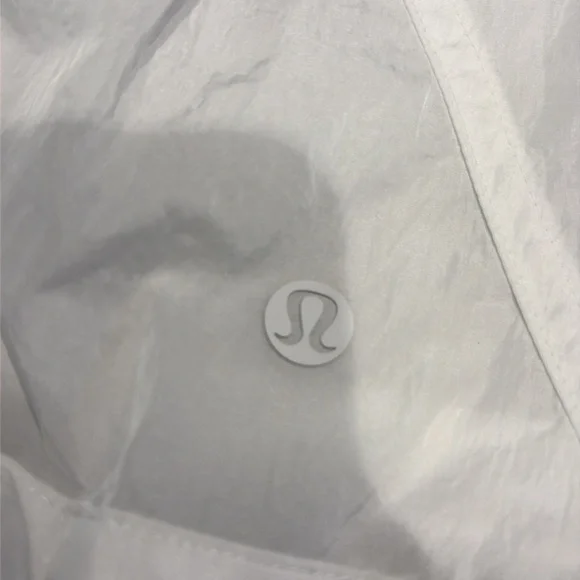 BNWT LULULEMON white cropped SCUBA anorak jacket Women’s Size 4 - Picture 10 of 10